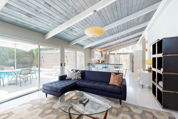 Smart TV, fireplace, DVD player - Completely-updated, family-friendly home w/ private pool and spa (Palm Springs)