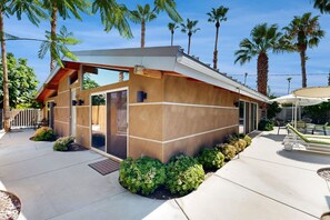 Terrace/patio - Completely-updated, family-friendly home w/ private pool and spa (Palm Springs)