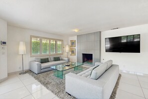 Smart TV, fireplace, DVD player - Modern, Dog-Friendly Home in a Quiet Neighborhood w/ Private Pool (Palm Springs)