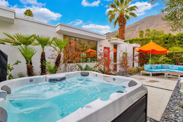 Terrace/patio - Mid-century modern estate with a pool, hot tub, gourmet kitchen, and fireplace (Palm Springs)