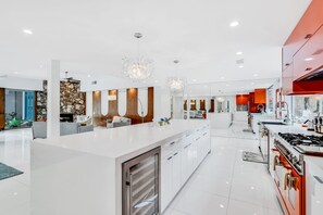 Fridge, microwave, oven, stovetop - Mid-century modern estate with a pool, hot tub, gourmet kitchen, and fireplace (Palm Springs)