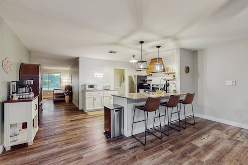 Tempe Comfort, Steps from the Action—your Tempe getaway made simple.