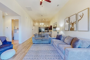 Smart TV, chimenea, tenis de mesa y libros