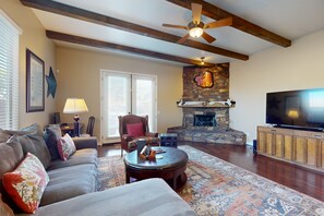 Smart TV, fireplace, DVD player - Elegant house with great outdoor space, private pool & spa - 3BR - #066636 (La Quinta)