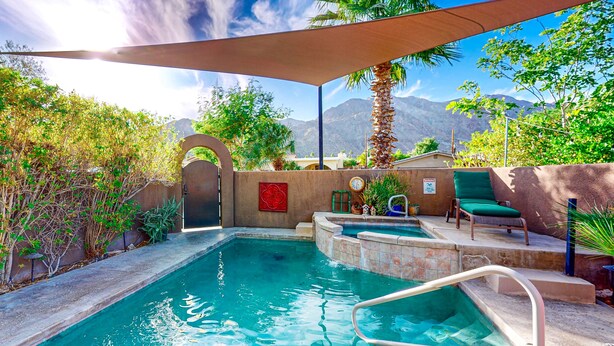 A swimming pool with a sunshade, a lounge chair, and a view of mountains. - Elegant house with great outdoor space, private pool & spa - 3BR - #066636 (La Quinta)
