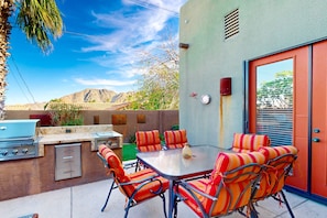 Outdoor dining - Elegant house with great outdoor space, private pool & spa - 3BR - #066636 (La Quinta)