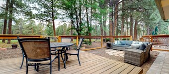 Golf Course Front Townhouse w/Deck, Patio, Gas Grill, Free WiFi, Wood Fireplace