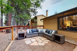 Terrace/patio - Golf Course Front Townhouse w/Deck, Patio, Gas Grill, Free WiFi, Wood Fireplace (Flagstaff)