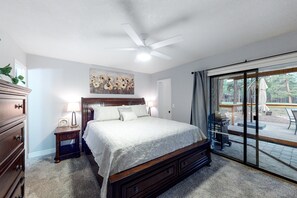 2 bedrooms, iron/ironing board, free WiFi, bed sheets - Golf Course Front Townhouse w/Deck, Patio, Gas Grill, Free WiFi, Wood Fireplace (Flagstaff)
