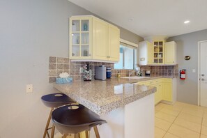 Fridge, microwave, oven, stovetop - Sun-soaked oasis with a pool, covered patio, grill, modern interior, W/D, & AC (Palm Springs)
