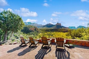 Terrace/patio - Beautiful Sedona home with large country kitchen & amazing, 280-degree views (Sedona)