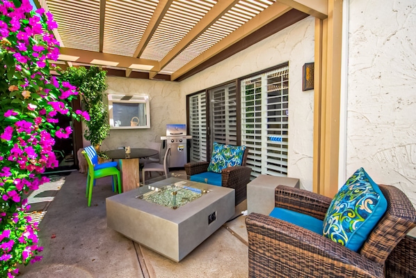 Terrace/patio - Trendy, family-friendly condo w/ shared pool, private firepit, and gas grill (Palm Springs)