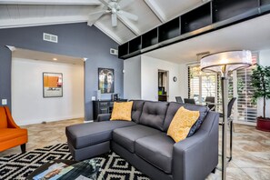 Smart TV, fireplace, DVD player - Trendy, family-friendly condo w/ shared pool, private firepit, and gas grill (Palm Springs)