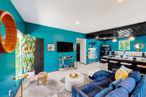 Dog-friendly home near Joshua Tree NP with Cowboy pool, mountain view, firepit
