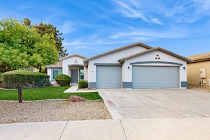 Exterior - Inviting home with patio, enclosed yard, fireplace, office, streaming, W/D, AC (Goodyear)