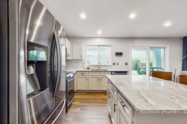 Fridge, microwave, oven, stovetop - Inviting home with patio, enclosed yard, fireplace, office, streaming, W/D, AC (Goodyear)