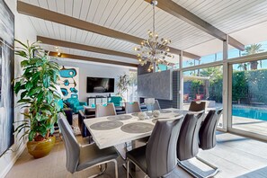 Dining - Classic mid-century retreat w/private outdoor pool, pool spa, firepit, gas grill (Palm Springs)