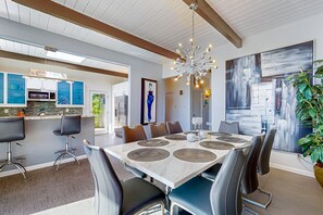 Dining - Classic mid-century retreat w/private outdoor pool, pool spa, firepit, gas grill (Palm Springs)