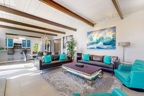 Smart TV, fireplace, DVD player - Classic mid-century retreat w/private outdoor pool, pool spa, firepit, gas grill (Palm Springs)