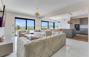 TV, table football - Stunning home in Galilzana (Galilzana)