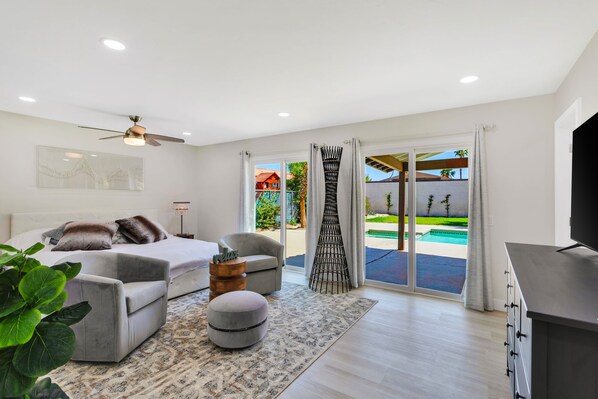 3 bedrooms, free WiFi, bed sheets - Dog-friendly home with pool, spa, enclosed yard, covered lanai, & fireplace (Bermuda Dunes)