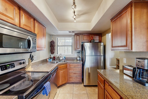 Fridge, microwave, oven, stovetop - Comfortable, Single-Level Condo with Free WiFi, Washer/Dryer, & Shared Pool (Tucson)
