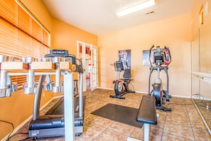 Fitness facility - Updated desert gem with pool, high-speed WiFi & W/D - snowbird-friendly (Oro Valley)