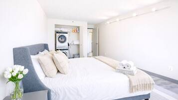 Desk, iron/ironing board, travel cot, WiFi