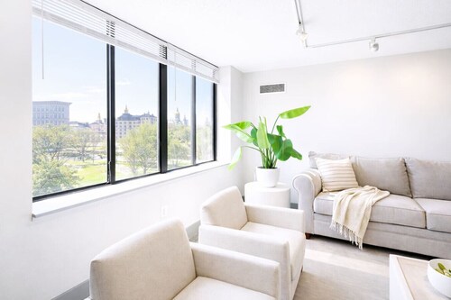 A+ Location Condo | Modern + Bright| Bushnell Park