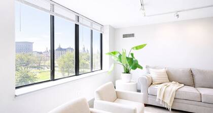 A+ Location Condo | Modern + Bright| Bushnell Park
