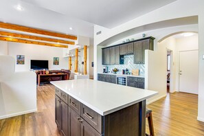 Interior - Stellar dog-friendly home with gas grill, patio, kitchen, TV, and washer/dryer (Gold Canyon)
