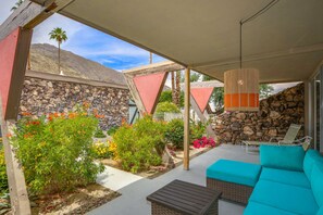 Terrace/patio - Mid-century modern condo w/ fun decor, private patio, & shared pool (Palm Springs)