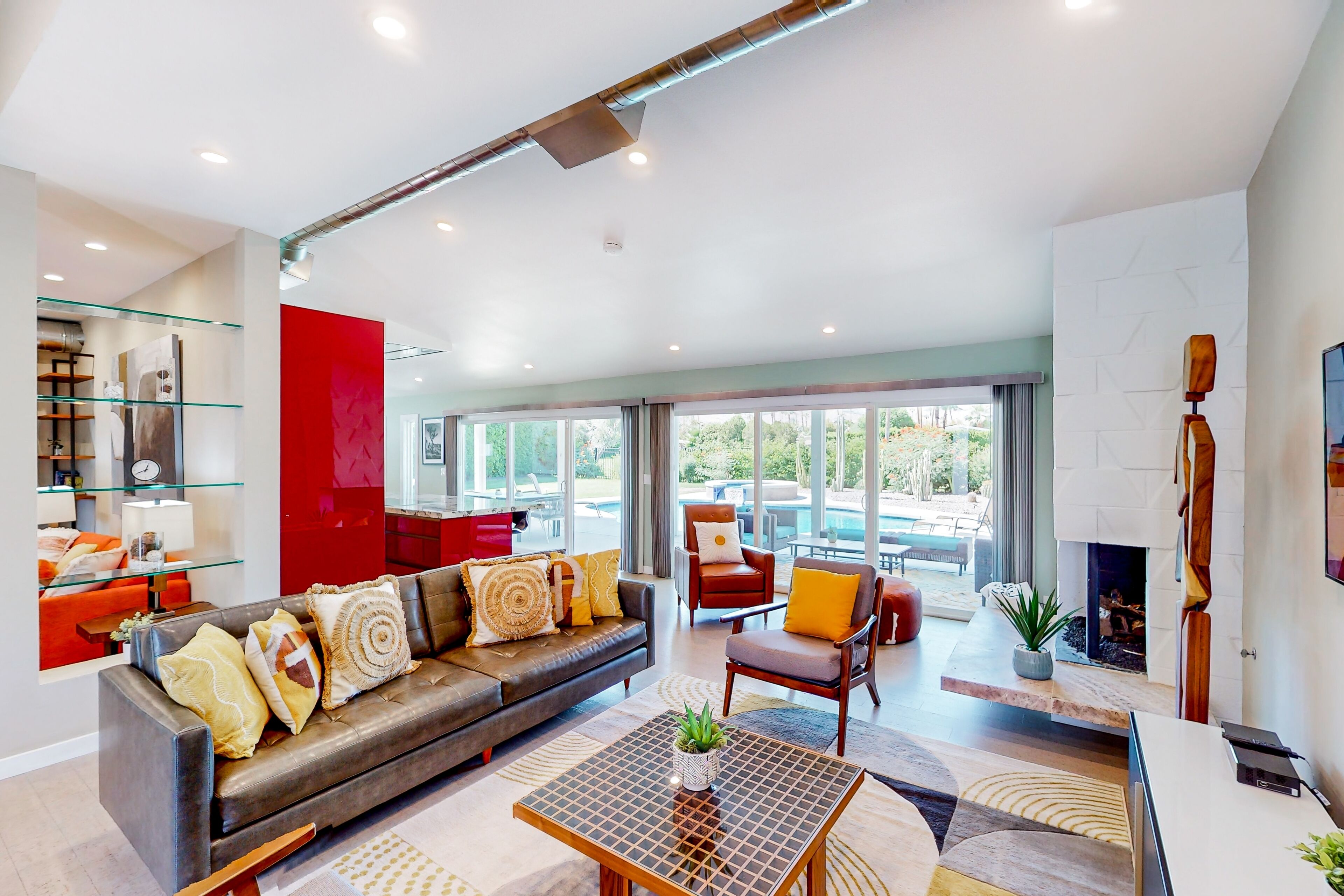 Smart TV y chimenea 