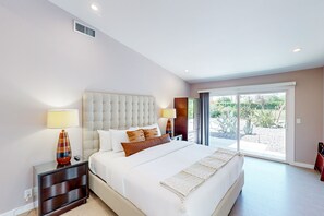 3 bedrooms, iron/ironing board, free WiFi, bed sheets - Mid-century modern retreat with pool/spa & firepit - golf & mtn views (Palm Springs)