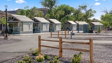 Deluxe Studio Suite, 1 Katil Raja (King), Haiwan Kesayangan Tidak Dibenarkan, Mountain View | Bahagian luar