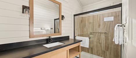 Luxury Cabin, 1 King Bed, Private Bathroom, Mountain View | Bathroom