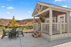 Deluxe Studio Suite, 1 King Bed, Pets Not Allowed, Mountain View | Outdoor dining - Zion River Cabins (Virgin)