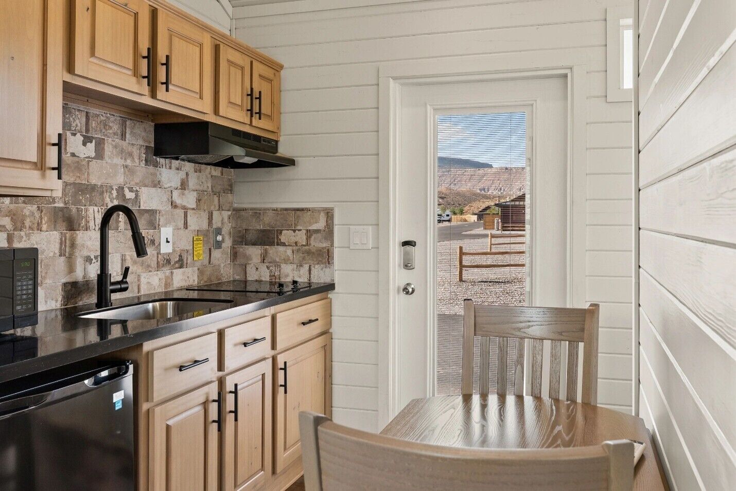 Luxury Cabin, No Pets, 1 King Bed, Private Bathroom, Mountain View | Private kitchen | Microwave