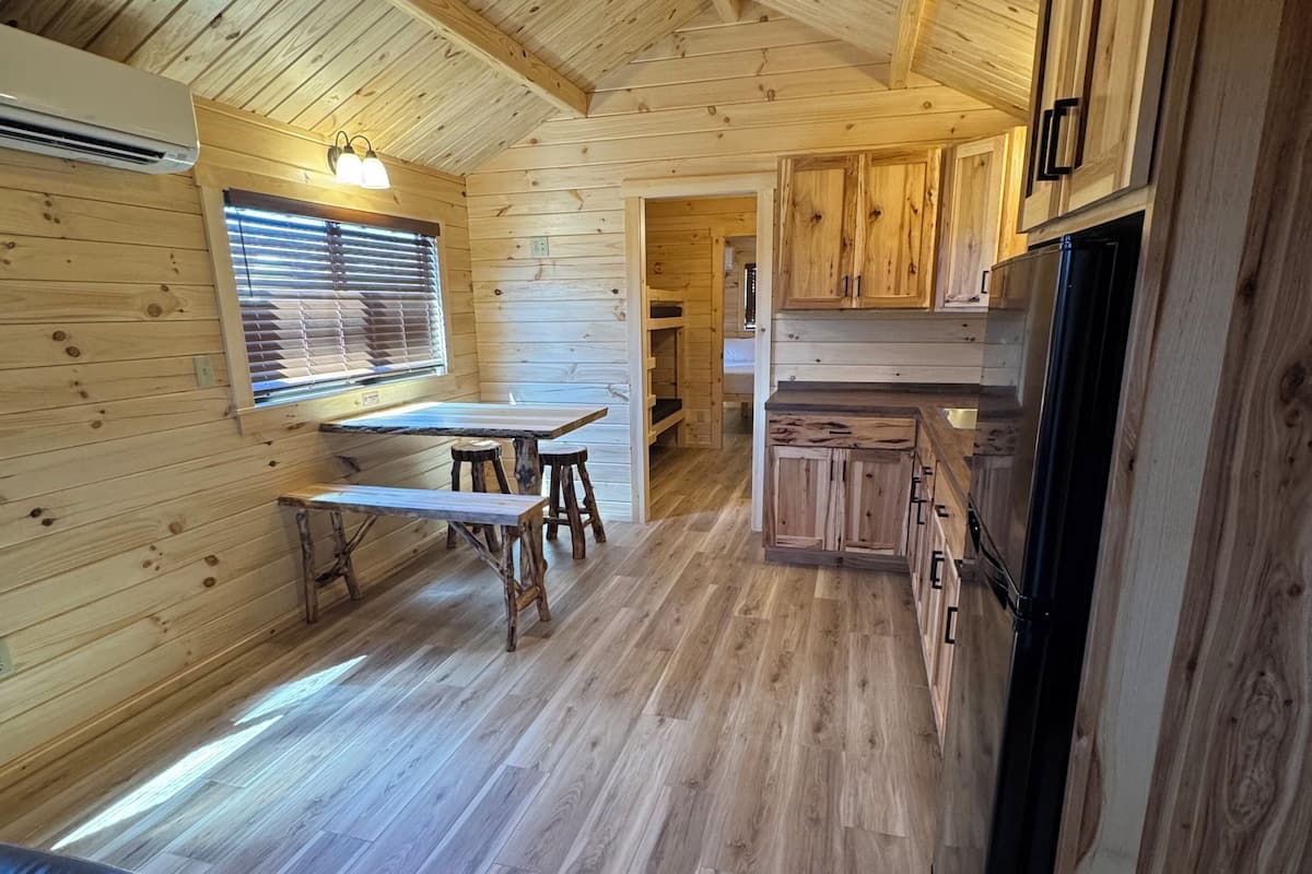 Cabane Majestueuse, plusieurs chambres, animaux de compagnie acceptés | Coin séjour