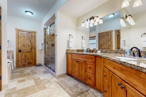 Shower, hair dryer, towels - Exquisite home with mountain views, fireplaces, game room & private Hot tub (Flagstaff)