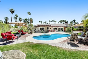 Pool - Tranquil dog-friendly retreat w/ private pool & spa, courtyard, & mountain views (Palm Springs)