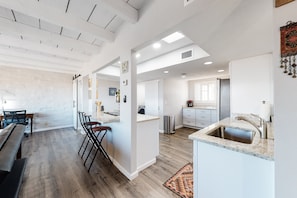Interior - Lovely condo with desert views, on site golf, heated pool, & fitness center (Tucson)