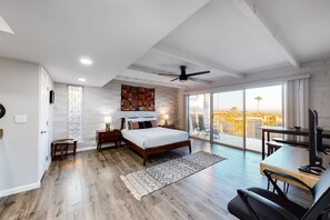 1 bedroom, desk, iron/ironing board, free WiFi - Lovely condo with desert views, on site golf, heated pool, & fitness center (Tucson)
