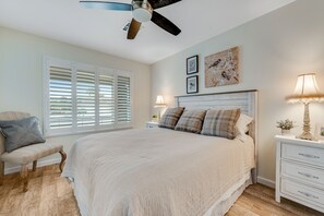 3 bedrooms, desk, iron/ironing board, free WiFi - Ground-Floor Home w/Valley Views, Central A/C, Fast WiFi, & Private Washer/Dryer (Sun City)