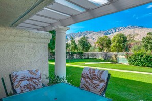 Terrace/patio - Eclectic dog-friendly condo with gated entrance, pool & grill (Palm Springs)