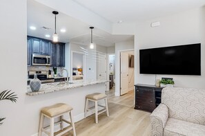 Interior - Beautiful dog-friendly condo with pool, central AC, & washer/dryer (Tucson)