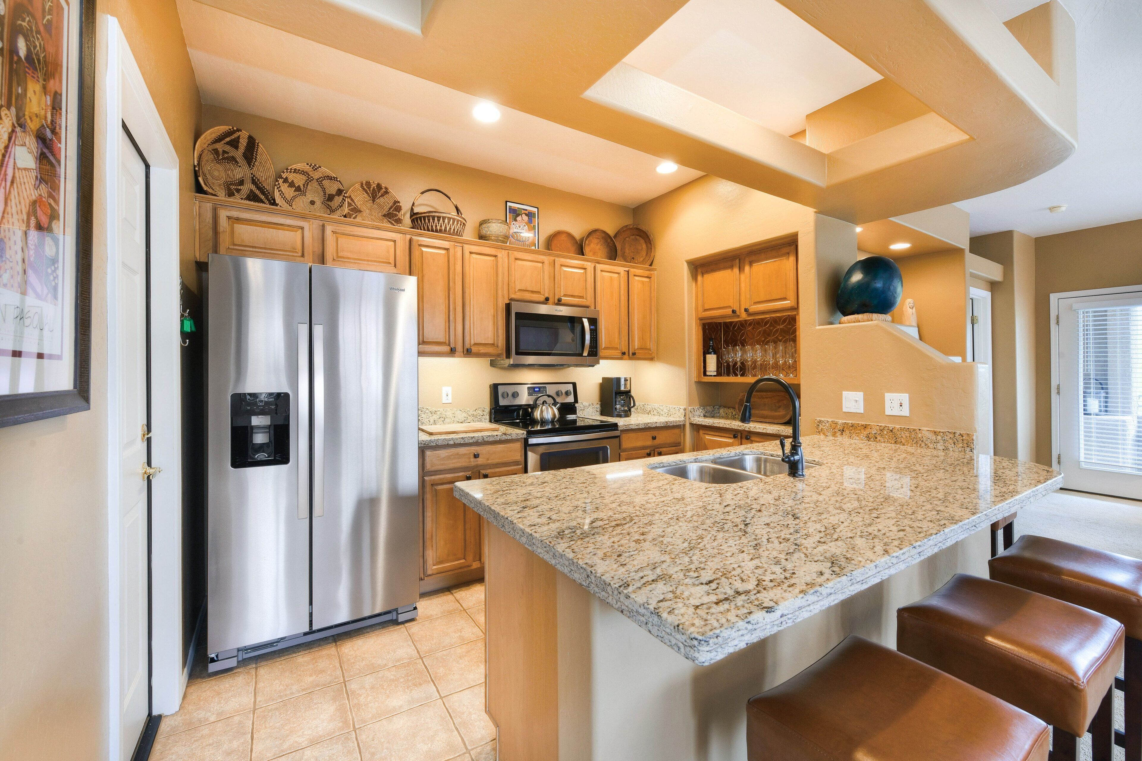 Coffee/tea maker, fridge, microwave, oven