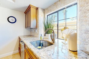 Interior - Bright Dog Friendly condo with inviting patio, washer/dryer on a Golf Course (Cathedral City)