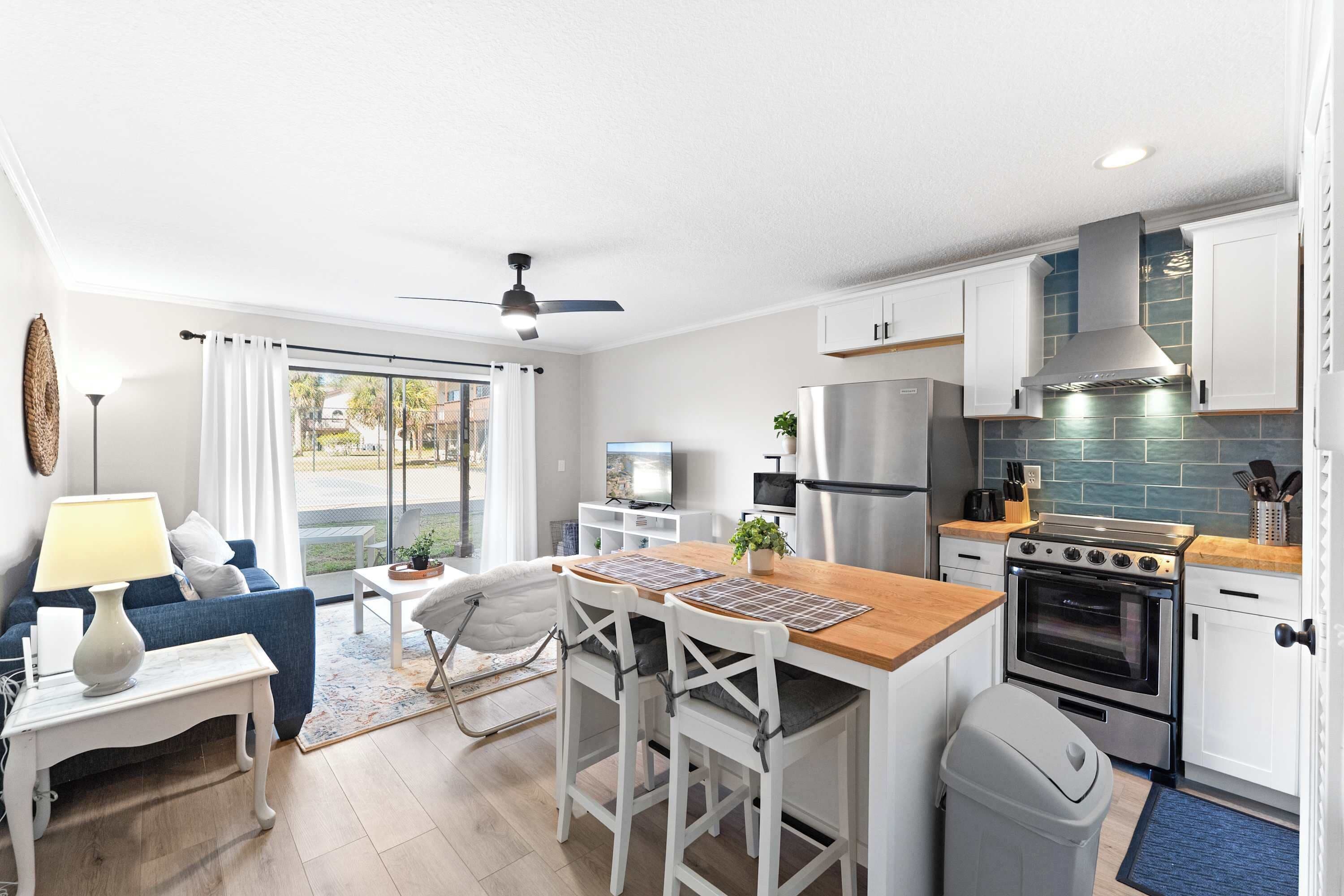 Refrigerador, microondas, horno, placa de cocina