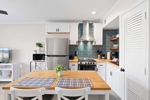 Fridge, microwave, oven, stovetop - St. Augustine Townhouse: Pool, Tennis, Pet (St. Augustine)